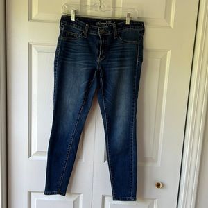 Mid rise jegging size 6/28S